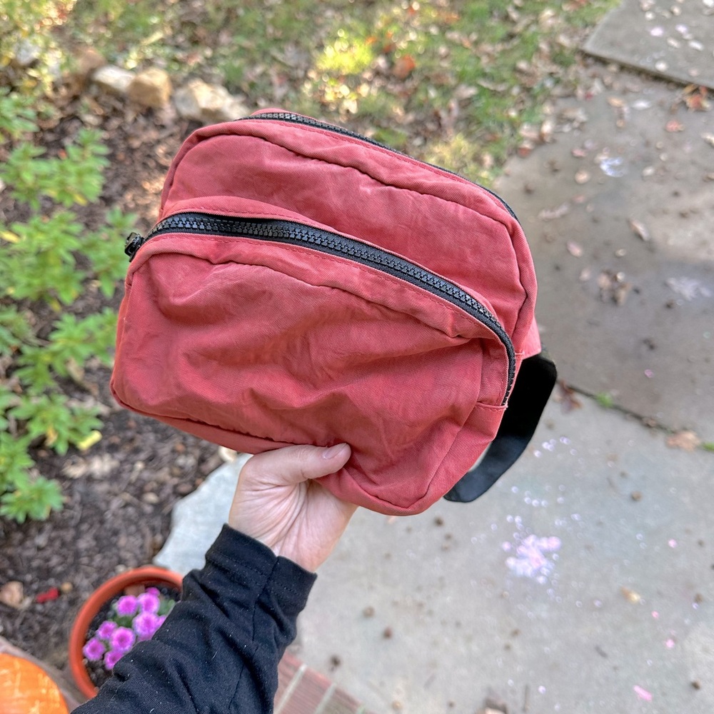 Baggu Fanny Pack in Baked Apple Red